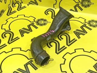 Воздухозаборник Toyota AVENSIS 2005