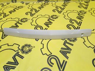 Накладка двери багажника Toyota ist 2002