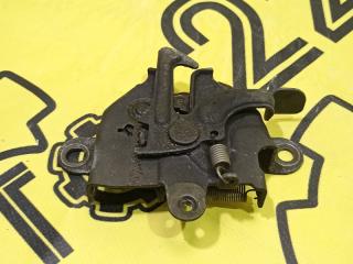 Замок капота Toyota ist 2002