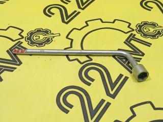 Баллонный ключ Toyota ist 2002