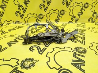 Педаль ручника Toyota ISIS 2013