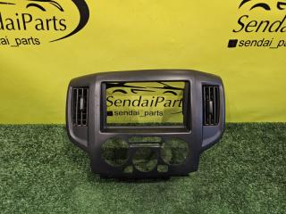 Фото запчасти рамка магнитофона NISSAN NV200 2009 контрактная запчасть Запчасть рамка магнитофона NISSAN NV200 2009