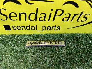 Фото запчасти эмблема NISSAN NV200 2009 контрактная запчасть Запчасть эмблема NISSAN NV200 2009