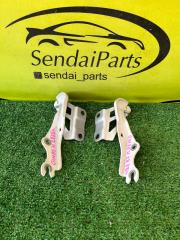 Фото запчасти петля капота MAZDA DEMIO 2015 контрактная запчасть Запчасть петля капота MAZDA DEMIO 2015