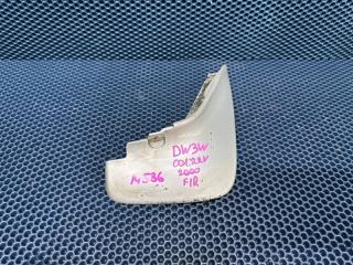 Запчасть брызговик передний правый Mazda Demio 2000