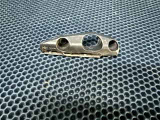 Запчасть крепление бампера переднее правое Toyota Crown 2005