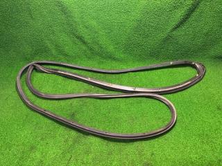 Запчасть уплотнительная резинка двери передняя правая Toyota Ractis 2009